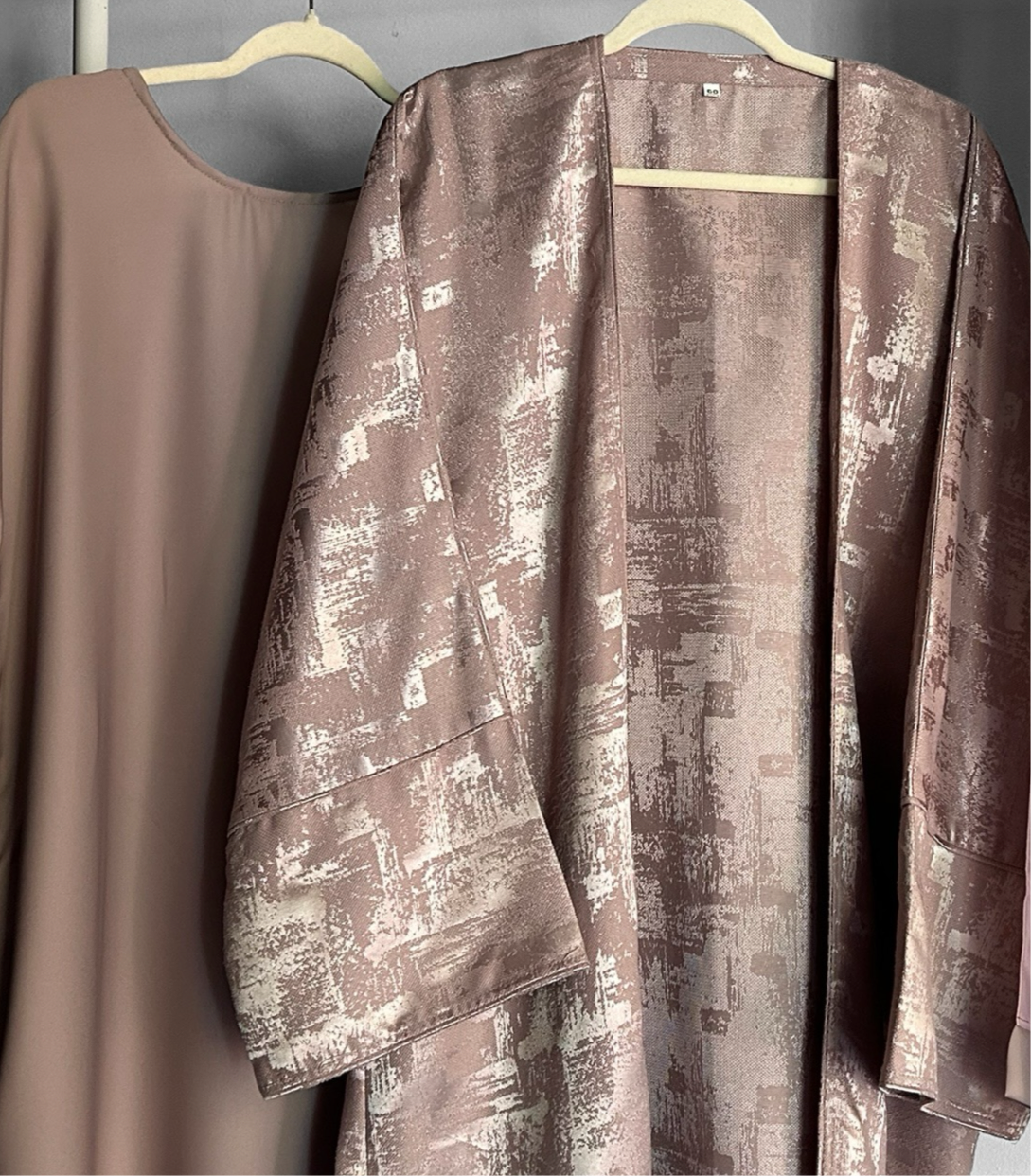 Luxurious 4-Piece Jacquard Abaya Set for All Seasons