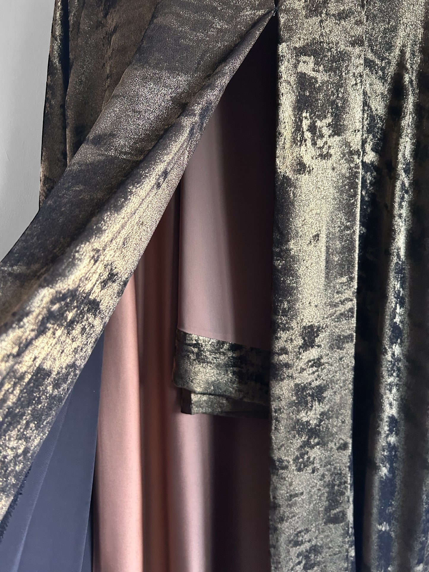 Golden-black luxury shimmer set abaya
