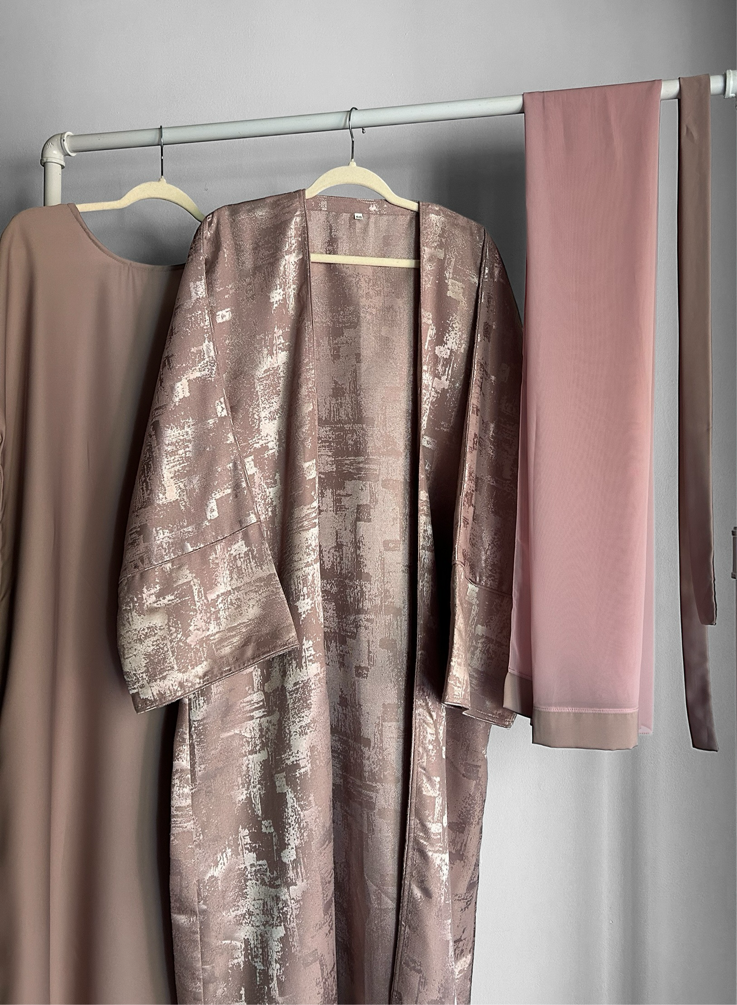 Luxurious 4-Piece Jacquard Abaya Set for All Seasons