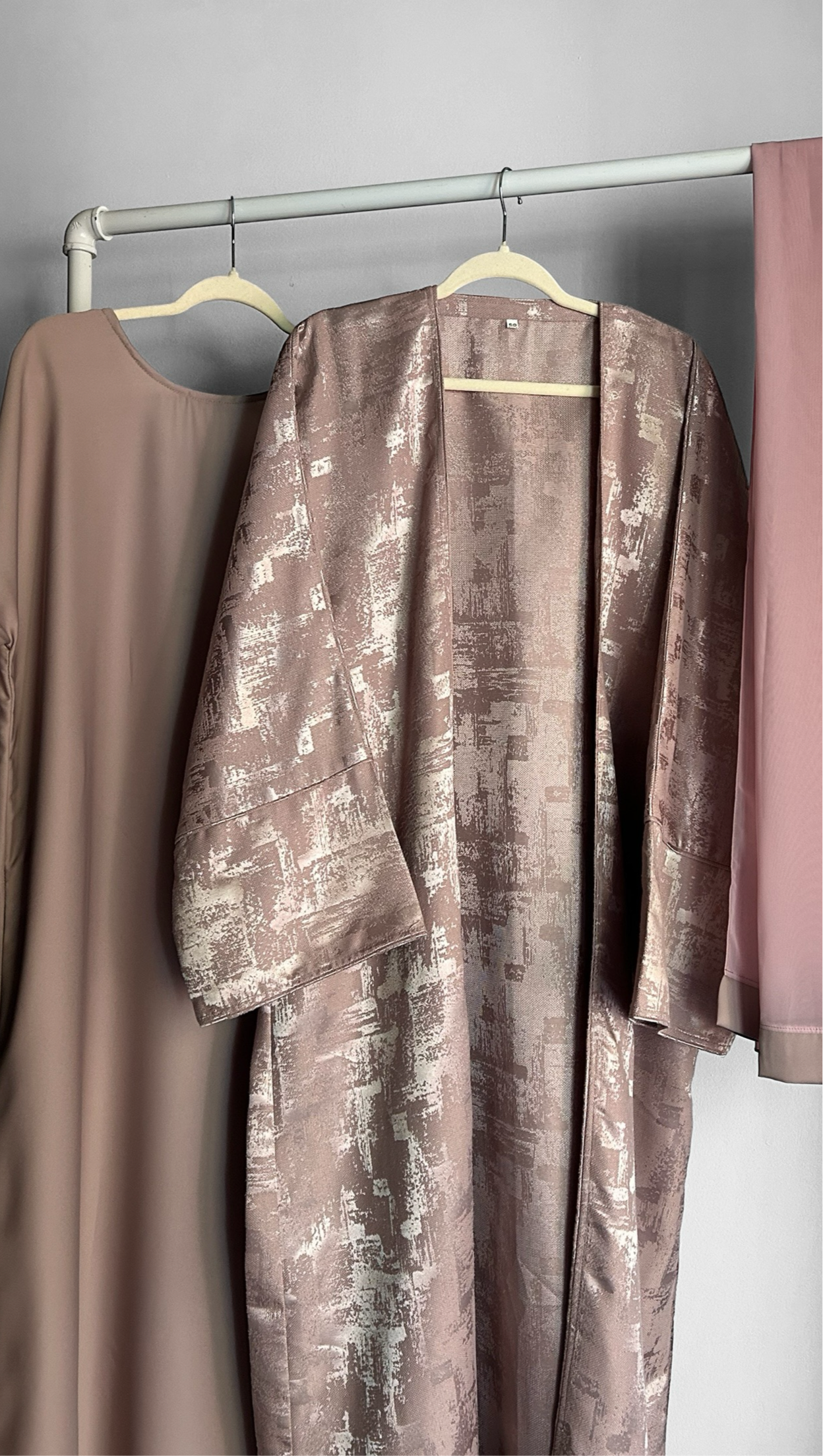 Luxurious 4-Piece Jacquard Abaya Set for All Seasons